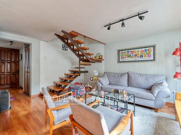 Venta casa en Ñuñoa: amplios espacios, 4 dormitorios y excelente conectividad en un sector consolidado.
