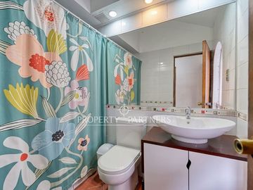 Venta casa en Ñuñoa: amplios espacios, 4 dormitorios y excelente conectividad en un sector consolidado.