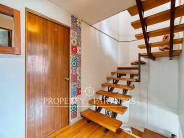 Venta casa en Ñuñoa: amplios espacios, 4 dormitorios y excelente conectividad en un sector consolidado.
