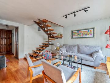 Venta casa en Ñuñoa: amplios espacios, 4 dormitorios y excelente conectividad en un sector consolidado.