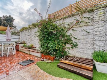 Venta casa en Ñuñoa: amplios espacios, 4 dormitorios y excelente conectividad en un sector consolidado.