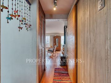 Venta casa en Ñuñoa: amplios espacios, 4 dormitorios y excelente conectividad en un sector consolidado.