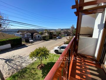 Espectacular Casa en Condominio Exclusivo en Jardín del Mar: Amplitud, Seguridad y Confort