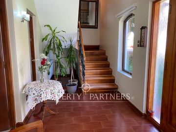 Espectacular Casa en Condominio Exclusivo en Jardín del Mar: Amplitud, Seguridad y Confort