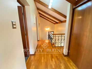 Espectacular Casa en Condominio Exclusivo en Jardín del Mar: Amplitud, Seguridad y Confort