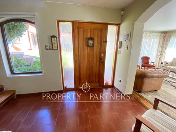Espectacular Casa en Condominio Exclusivo en Jardín del Mar: Amplitud, Seguridad y Confort