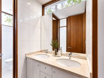 Gran casa Mediterránea en condominio Mirador de San Damián