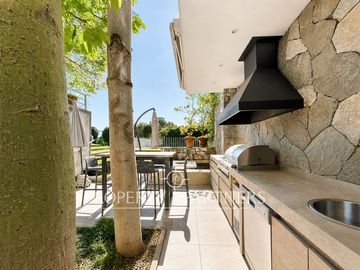 Gran casa Mediterránea en condominio Mirador de San Damián