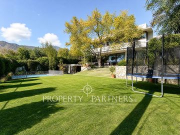 Gran casa Mediterránea en condominio Mirador de San Damián
