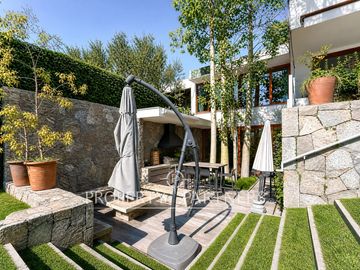 Gran casa Mediterránea en condominio Mirador de San Damián