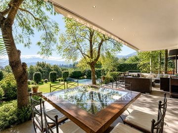 Gran casa Mediterránea en condominio Mirador de San Damián