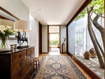 Gran casa Mediterránea en condominio Mirador de San Damián