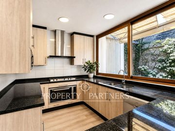 Gran casa Mediterránea en condominio Mirador de San Damián
