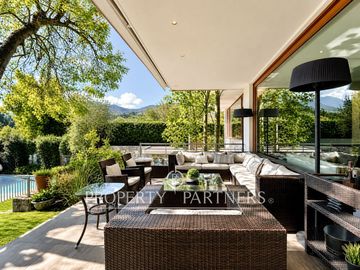 Gran casa Mediterránea en condominio Mirador de San Damián