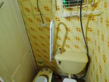 Casa a reciclar de dos dormitorios. Pasaje Ronchi 914