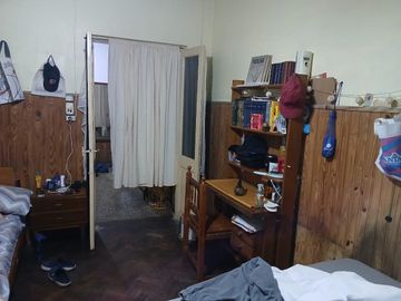 Casa a reciclar de dos dormitorios. Pasaje Ronchi 914