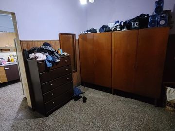Casa a reciclar de dos dormitorios. Pasaje Ronchi 914