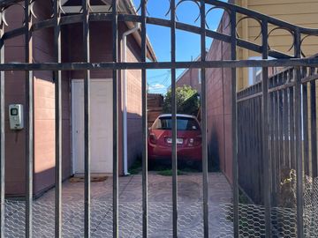 Se vende acogedora y luminosa casa individual de 3D y 1B