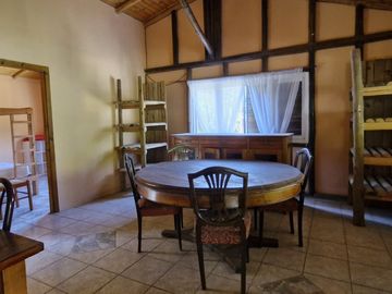 Venta de parcela con casa y 3 cabañas, en terreno de 5000 m2.,  en Olmué. 425 M$.