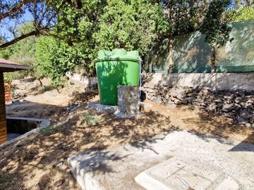 Venta de parcela con casa y 3 cabañas, en terreno de 5000 m2.,  en Olmué. 425 M$.