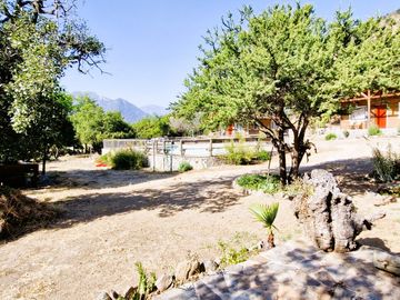 Venta de parcela con casa y 3 cabañas, en terreno de 5000 m2.,  en Olmué. 425 M$.