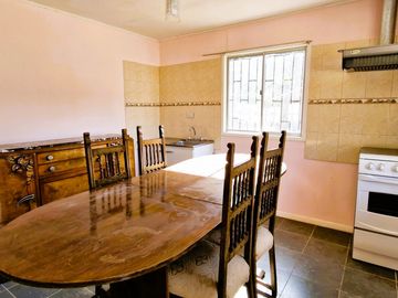 Venta de parcela con casa y 3 cabañas, en terreno de 5000 m2.,  en Olmué. 425 M$.