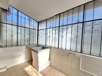 Venta casa rentera, precio oportunidad!... La Kennedy