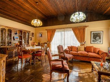Metro Simón Bolívar / 4D / 2B/ 1E / 315 m2 terreno