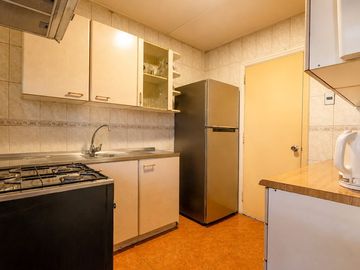 Metro Simón Bolívar / 4D / 2B/ 1E / 315 m2 terreno