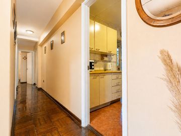 Metro Simón Bolívar / 4D / 2B/ 1E / 315 m2 terreno