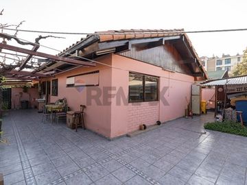 Metro Simón Bolívar / 4D / 2B/ 1E / 315 m2 terreno