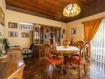 Metro Simón Bolívar / 4D / 2B/ 1E / 315 m2 terreno