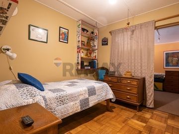 Metro Simón Bolívar / 4D / 2B/ 1E / 315 m2 terreno