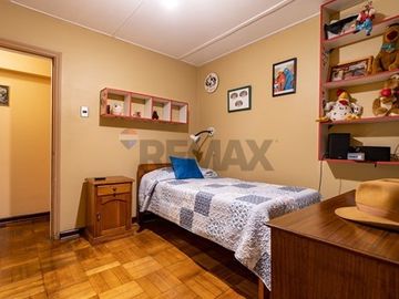 Metro Simón Bolívar / 4D / 2B/ 1E / 315 m2 terreno