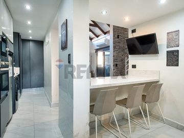 HERMOSA CASA RENOVADA EN LOS TORDOS/AV GRECIA