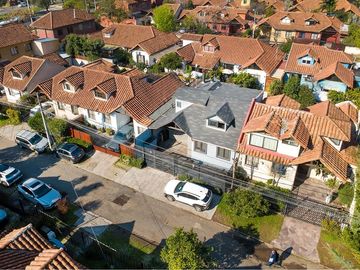 HERMOSA CASA RENOVADA EN LOS TORDOS/AV GRECIA