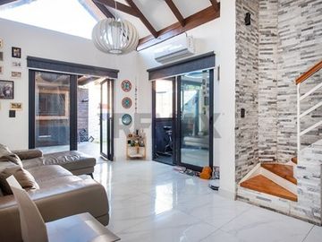 HERMOSA CASA RENOVADA EN LOS TORDOS/AV GRECIA