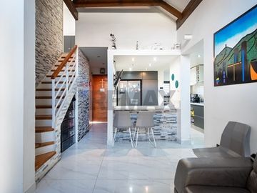 HERMOSA CASA RENOVADA EN LOS TORDOS/AV GRECIA