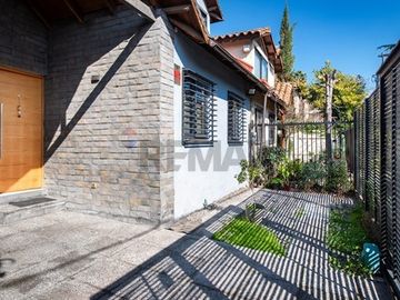 HERMOSA CASA RENOVADA EN LOS TORDOS/AV GRECIA