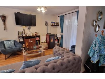 ¡Encantadora casa en venta en Buin con piscina!