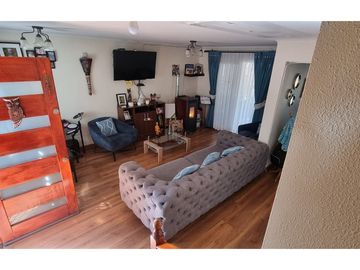 ¡Encantadora casa en venta en Buin con piscina!