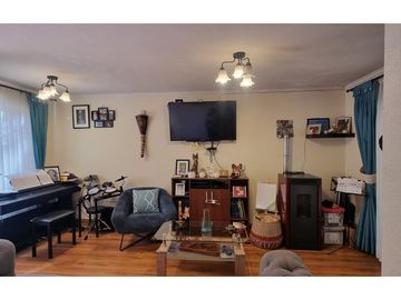 ¡Encantadora casa en venta en Buin con piscina!