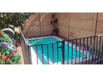 ¡Encantadora casa en venta en Buin con piscina!