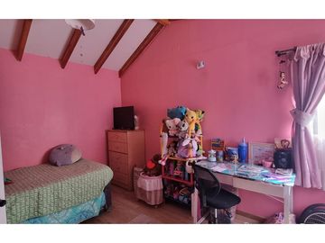 ¡Encantadora casa en venta en Buin con piscina!