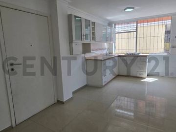 Suite más estudio en venta, cerca al Mall el Jardin, Quito