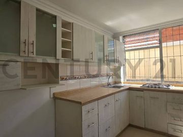 Suite más estudio en venta, cerca al Mall el Jardin, Quito