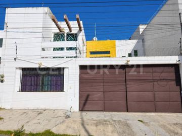 Venta de casa zona Prados Agua Azul