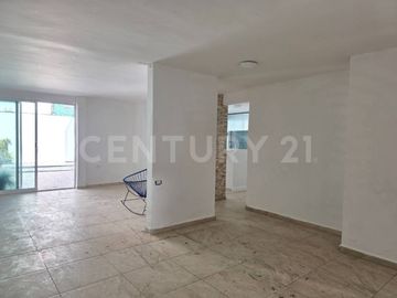 Venta de casa zona Prados Agua Azul
