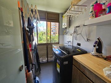 APARTAMENTO AMOBLADO EN ARRIENDO UBICADO EN EL POBLADO SECTOR MILLA DE ORO