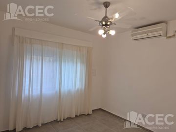 Venta - Casa al frente - Cochera - Jardín - Suroeste Rosario -